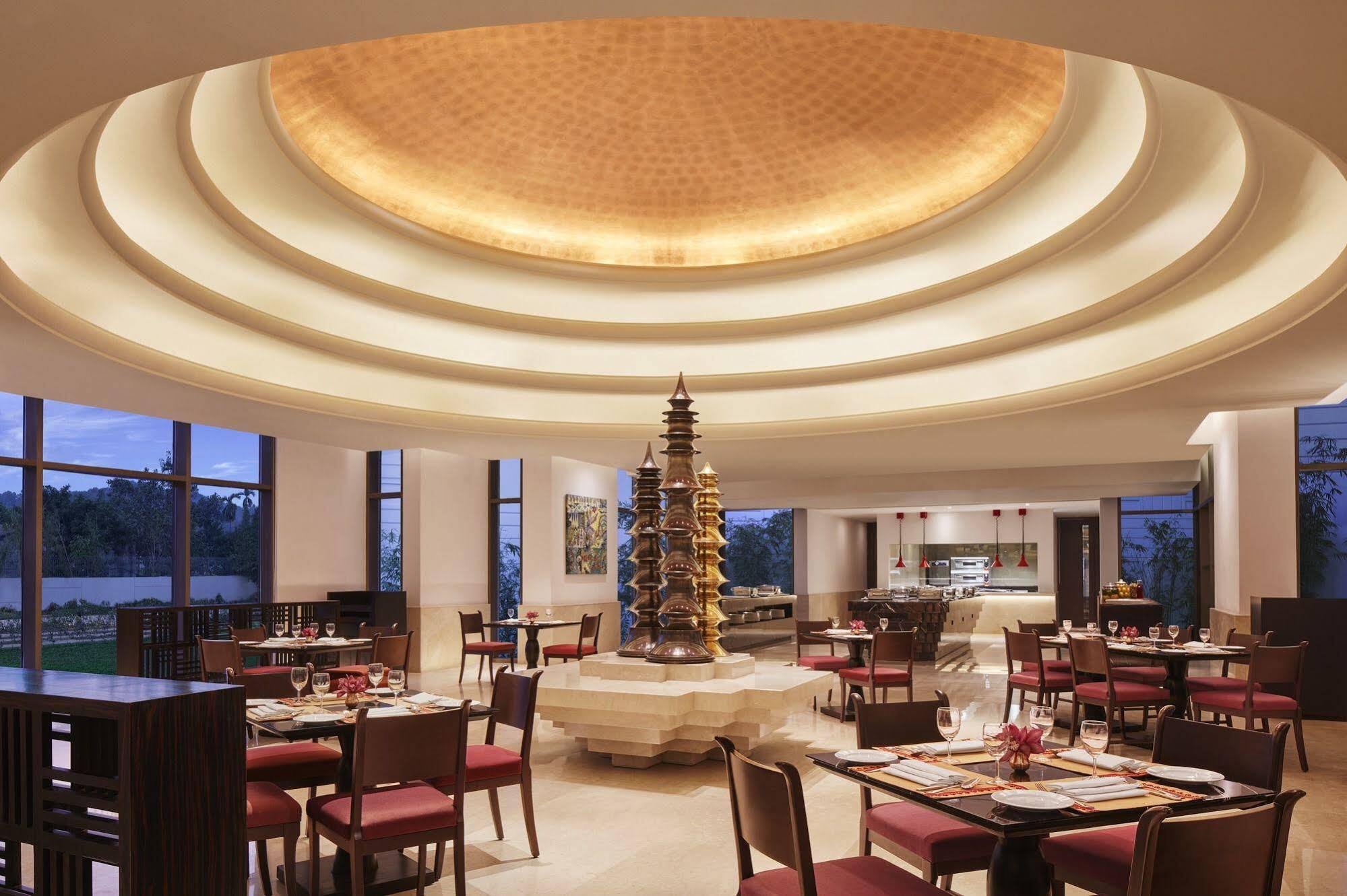 Vivanta Guwahati Esterno foto